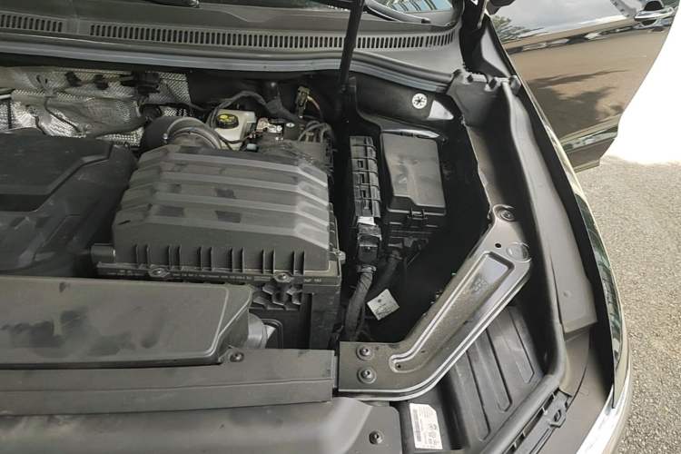 Used Volkswagen Viloran 2024 380TSI Premium Edition Engine Bay Left