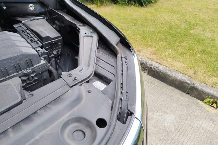Used Volkswagen Viloran 2024 380TSI Premium Edition Engine Bay Left
