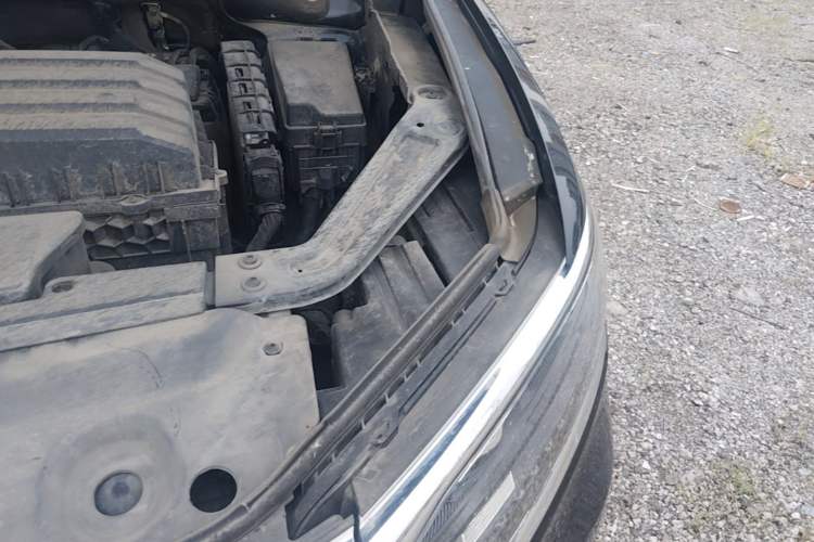 Used Volkswagen Viloran 2024 330TSI Business Edition Engine Bay Left