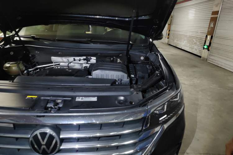 Used Volkswagen Viloran 2024 380TSI Luxury Edition Engine Bay Left