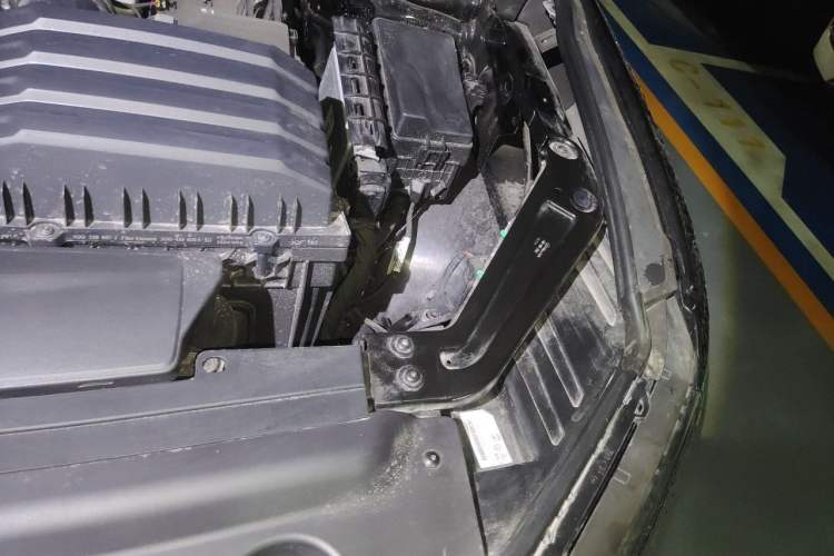 Used Volkswagen Viloran 2024 380TSI Premium Edition Engine Bay Left