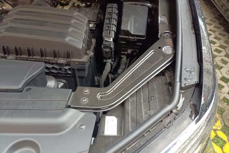 Used Volkswagen Viloran 2024 380TSI Premium Edition Engine Bay Left