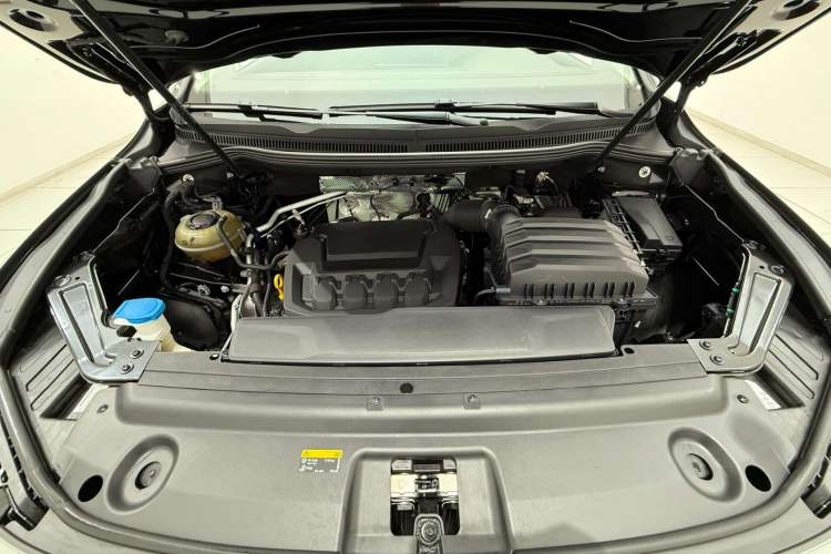 Used Volkswagen Viloran 2024 380TSI Premium Edition Engine Bay