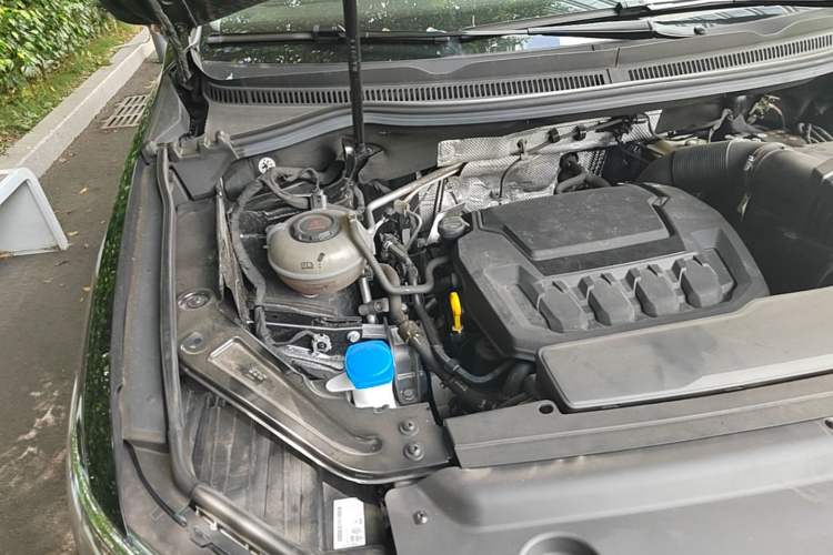 Used Volkswagen Viloran 2024 380TSI Premium Edition Engine Bay Right