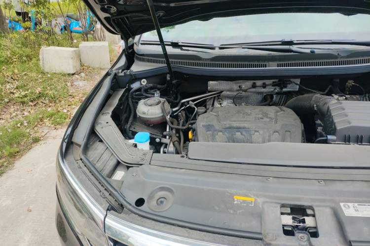 Used Volkswagen Viloran 2024 380TSI Premium Edition Engine Bay Right