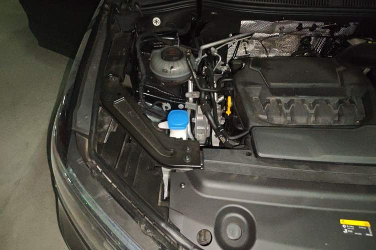 Used Volkswagen Viloran 2024 380TSI Luxury Edition Engine Bay Right