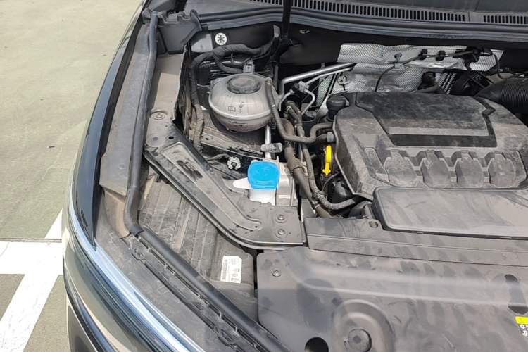 Used Volkswagen Viloran 2024 380TSI Premium Edition Engine Bay Right