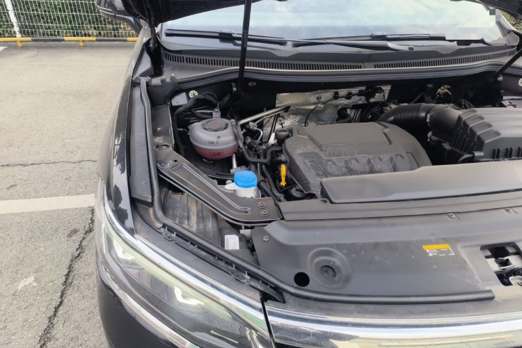 Used Volkswagen Viloran 2024 380TSI Premium Edition Engine Bay Right