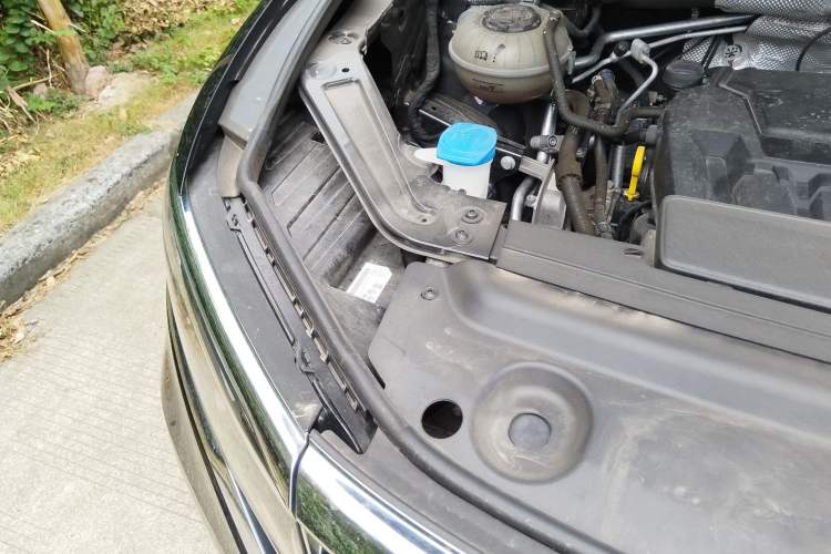 Used Volkswagen Viloran 2024 380TSI Premium Edition Engine Bay Right