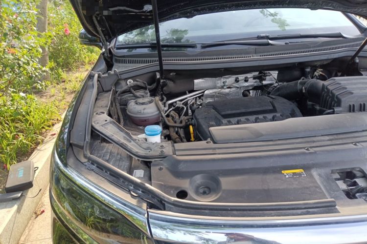 Used Volkswagen Viloran 2024 380TSI Premium Edition Engine Bay Right