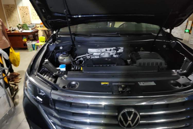 Used Volkswagen Viloran 2024 380TSI Luxury Edition Engine Bay Right