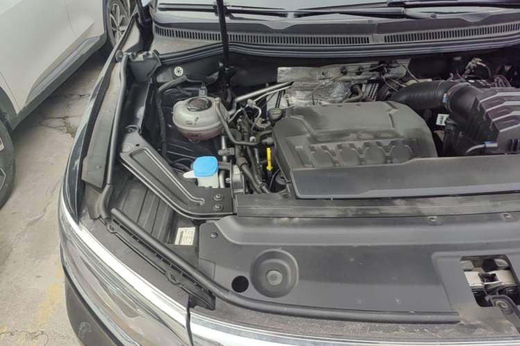 Used Volkswagen Viloran 2024 380TSI Premium Edition Engine Bay Right