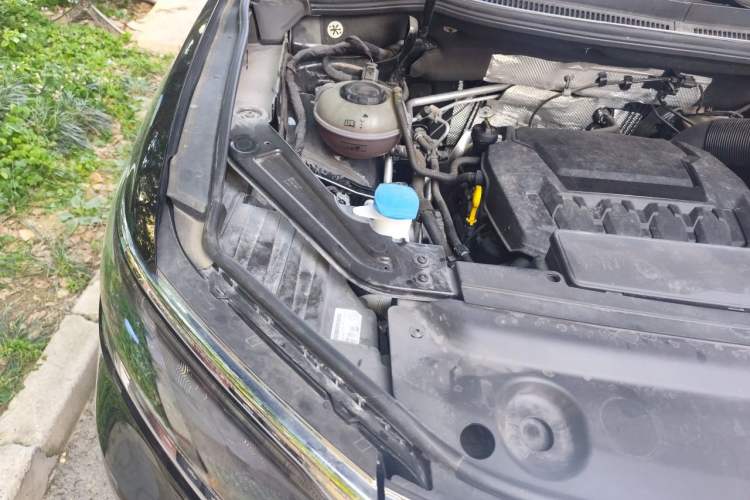Used Volkswagen Viloran 2024 380TSI Premium Edition Engine Bay Right