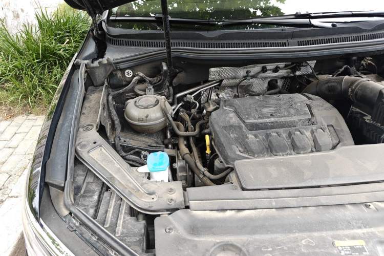 Used Volkswagen Viloran 2024 380TSI Luxury Edition Engine Bay Right