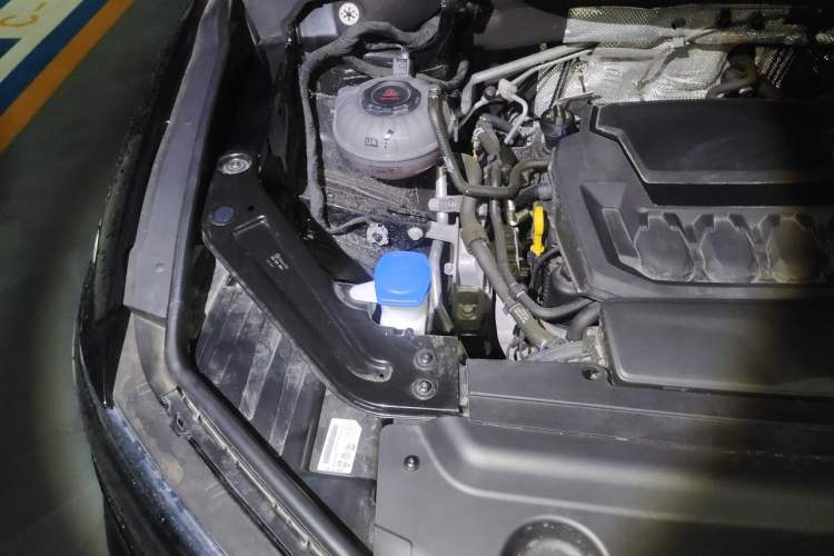 Used Volkswagen Viloran 2024 380TSI Premium Edition Engine Bay Right