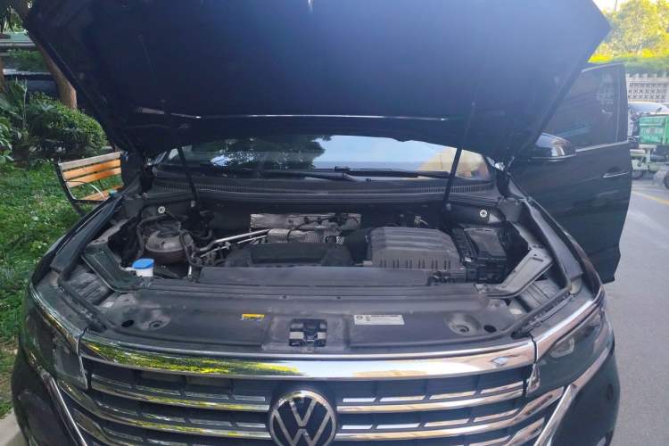 Used Volkswagen Viloran 2024 380TSI Premium Edition Engine Bay