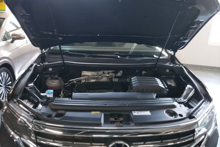 Used Volkswagen Viloran 2024 380TSI Premium Edition Engine Bay