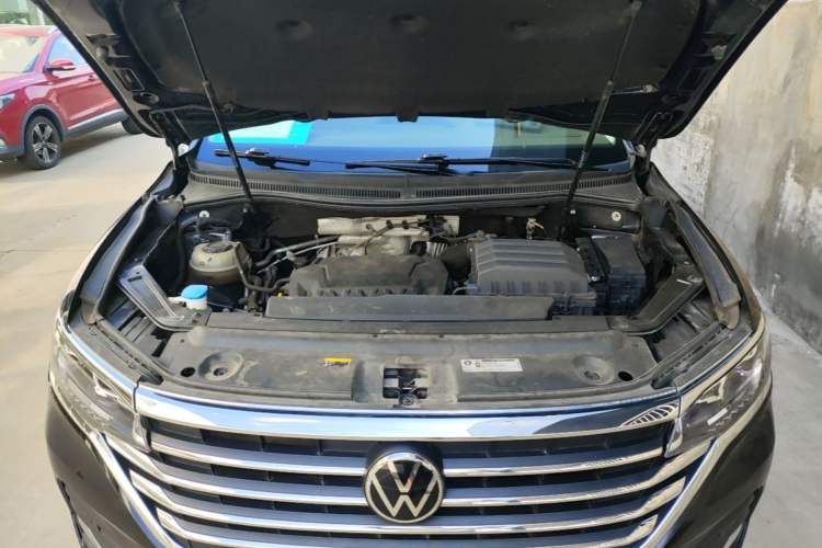 Used Volkswagen Viloran 2024 330TSI Business Edition Engine Bay