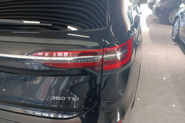 Used Volkswagen Viloran 2024 380TSI Luxury Edition Exterior 3