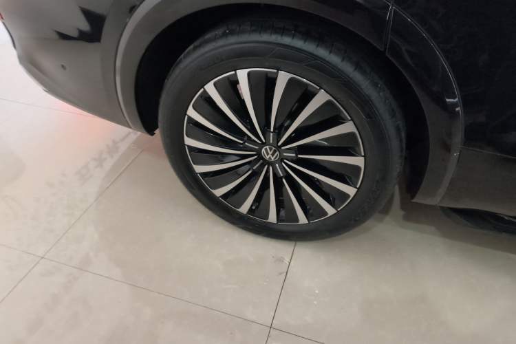 Used Volkswagen Viloran 2024 380TSI Premium Edition Exterior 5