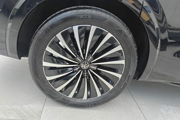 Used Volkswagen Viloran 2024 380TSI Premium Edition Exterior 5