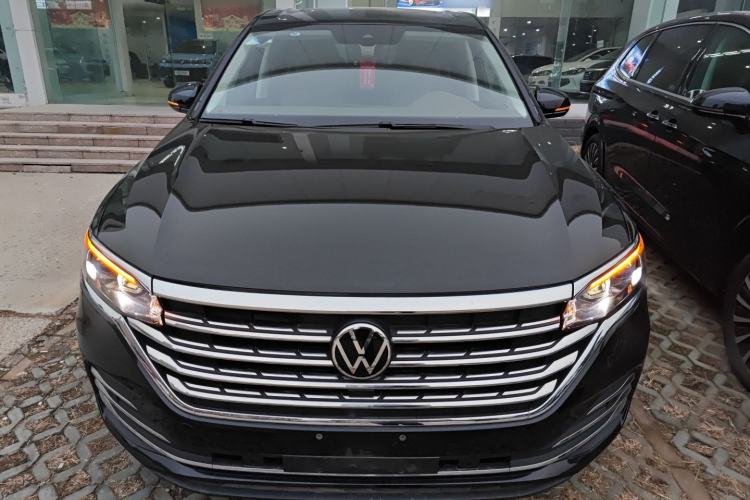 Used Volkswagen Viloran 2024 380TSI Premium Edition Front
