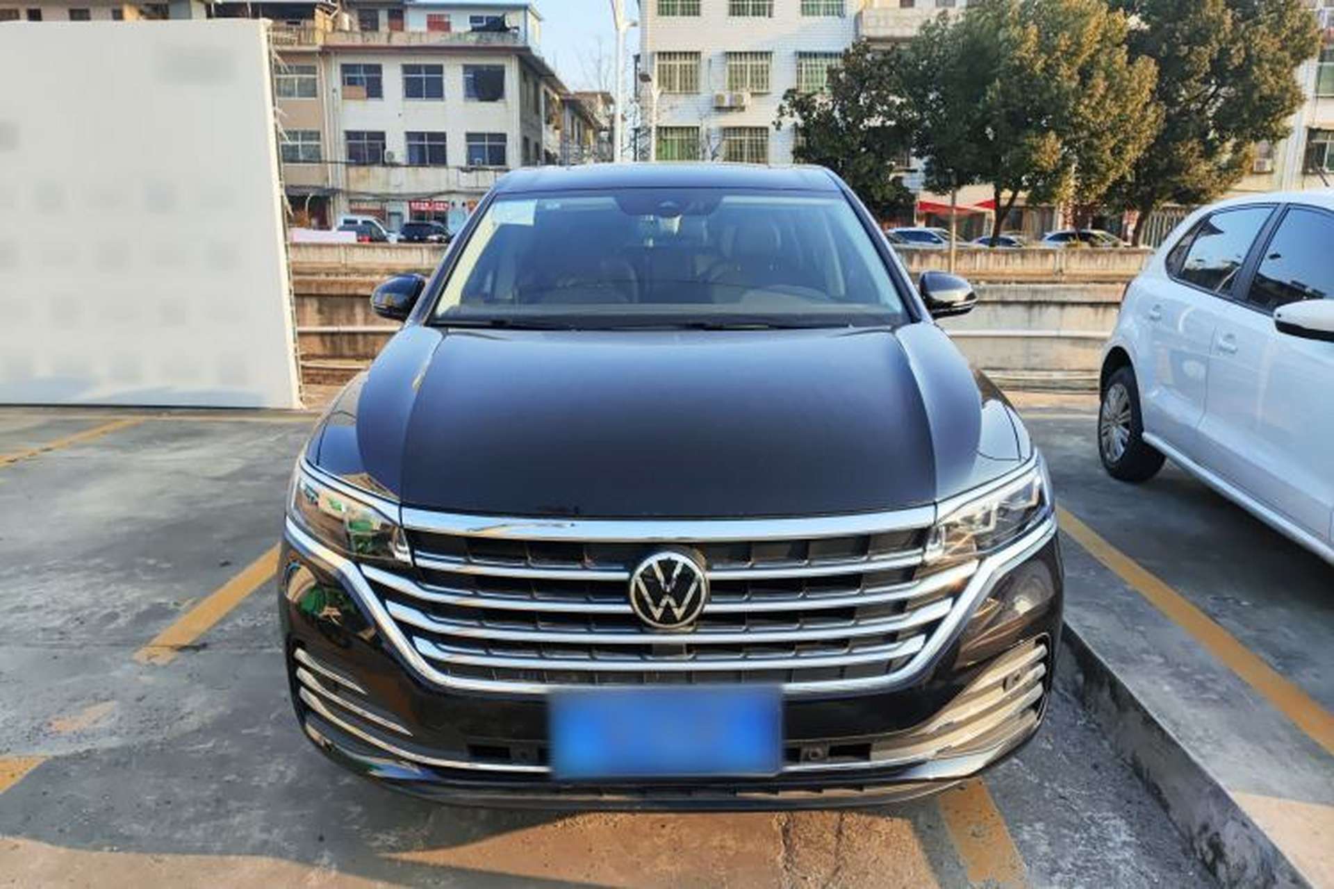 Used Volkswagen Viloran 2024 380TSI Premium Edition Front