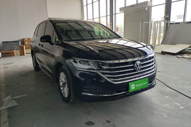 Used Volkswagen Viloran 2024 330TSI Business Edition Front Right 45 Deg