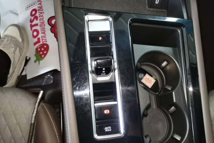 Used Volkswagen Viloran 2024 330TSI Business Edition Gear Lever