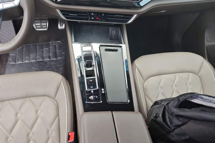 Used Volkswagen Viloran 2024 380TSI Premium Edition Gear Lever