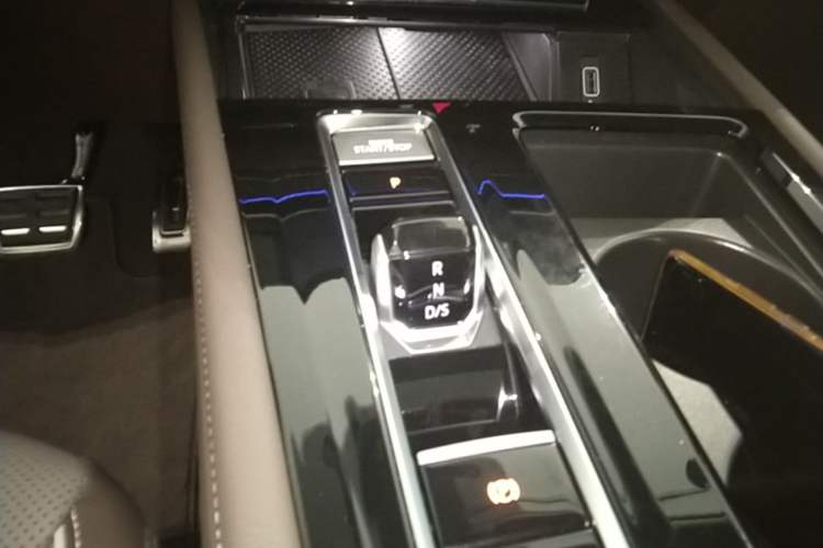 Used Volkswagen Viloran 2024 380TSI Premium Edition Gear Lever