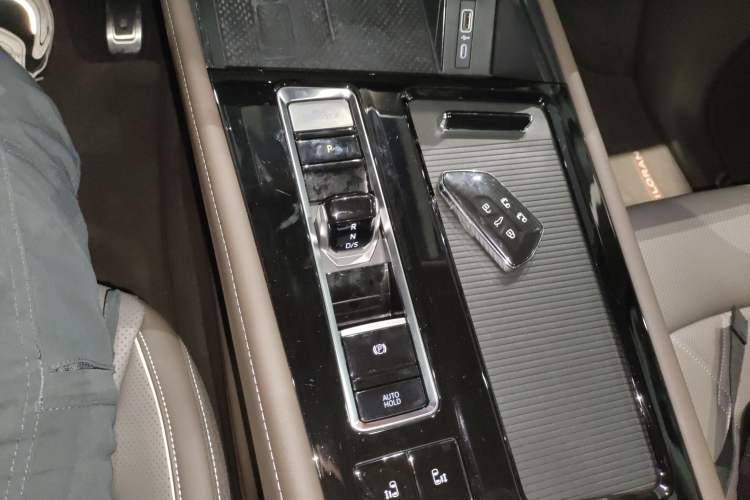 Used Volkswagen Viloran 2024 380TSI Premium Edition Gear Lever