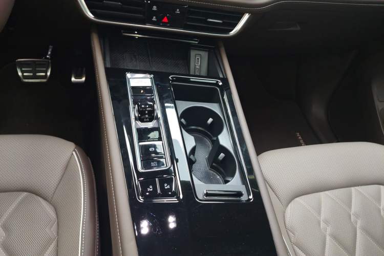 Used Volkswagen Viloran 2024 380TSI Premium Edition Gear Lever