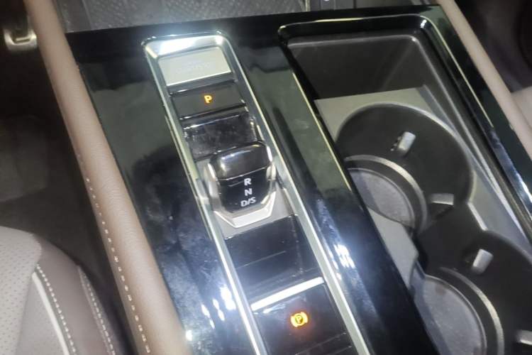 Used Volkswagen Viloran 2024 380TSI Premium Edition Gear Lever