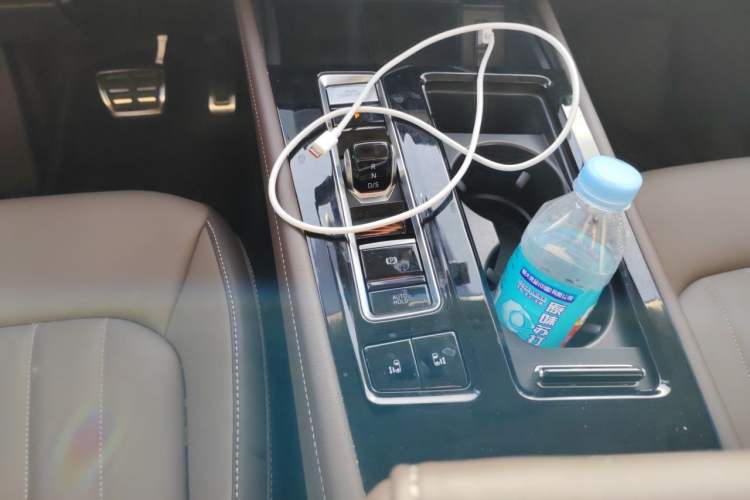 Used Volkswagen Viloran 2024 380TSI Luxury Edition Gear Lever