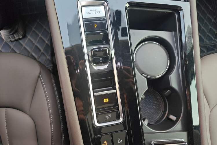 Used Volkswagen Viloran 2024 380TSI Luxury Edition Gear Lever