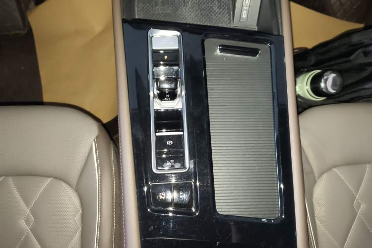 Used Volkswagen Viloran 2024 380TSI Premium Edition Gear Lever