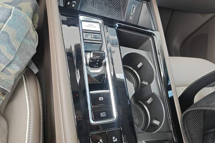 Used Volkswagen Viloran 2024 380TSI Premium Edition Gear Lever