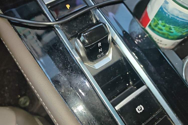 Used Volkswagen Viloran 2024 380TSI Luxury Edition Gear Lever
