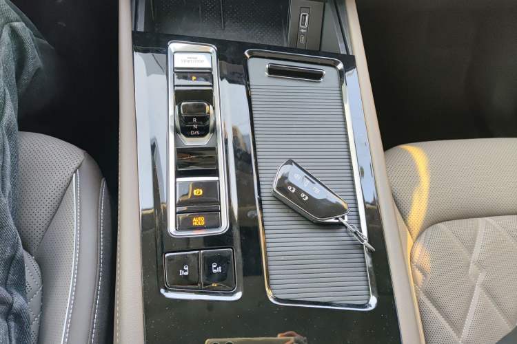 Used Volkswagen Viloran 2024 380TSI Premium Edition Gear Lever