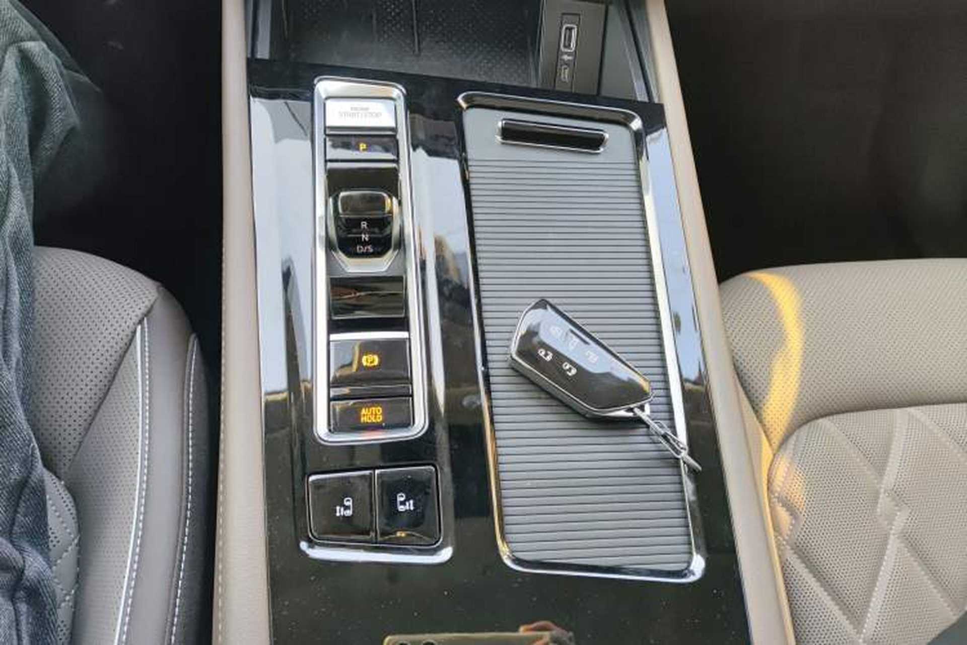 Used Volkswagen Viloran 2024 380TSI Premium Edition Gear Lever