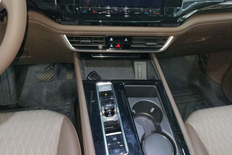 Used Volkswagen Viloran 2024 330TSI Business Edition Gear Lever
