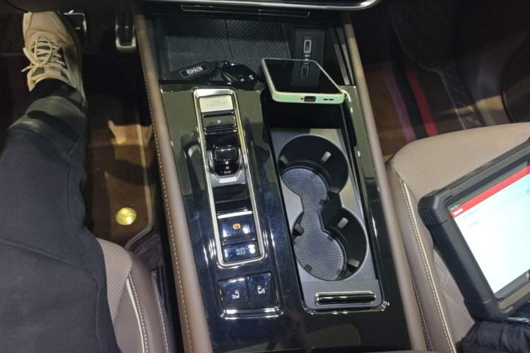 Used Volkswagen Viloran 2024 380TSI Premium Edition Gear Lever
