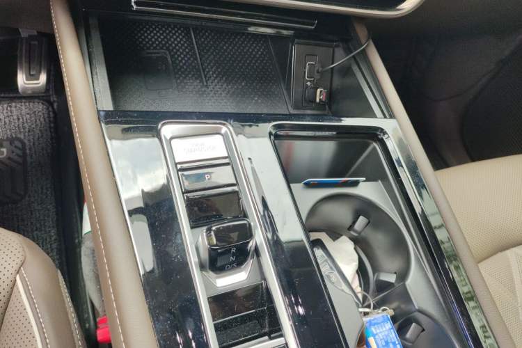 Used Volkswagen Viloran 2024 380TSI Premium Edition Gear Lever