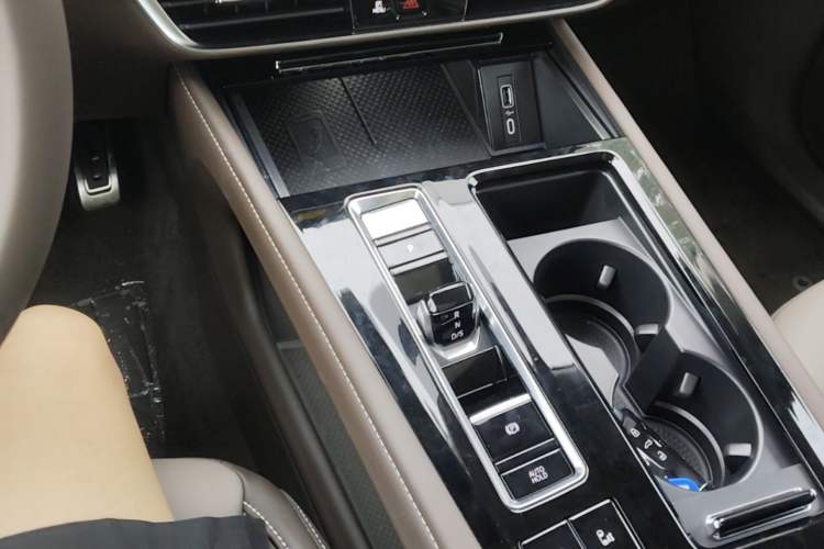 Used Volkswagen Viloran 2024 380TSI Luxury Edition Gear Lever