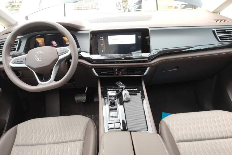 Used Volkswagen Viloran 2024 330TSI Business Edition Gear Lever