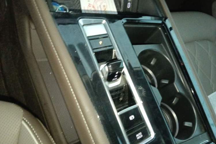 Used Volkswagen Viloran 2024 380TSI Premium Edition Gear Lever