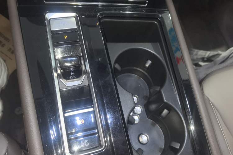 Used Volkswagen Viloran 2024 330TSI Luxury Edition Gear Lever