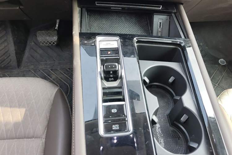 Used Volkswagen Viloran 2024 330TSI Business Edition Gear Lever