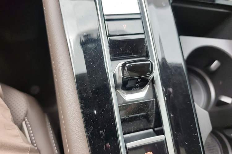 Used Volkswagen Viloran 2024 380TSI Premium Edition Gear Lever